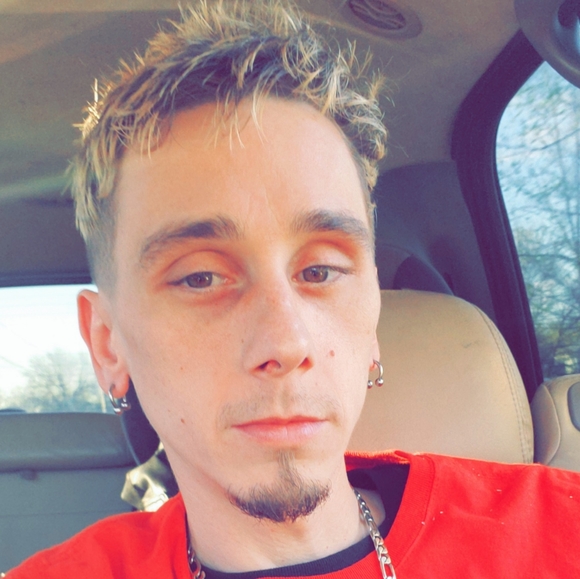 Meet your Posher, Travis - Picture 2 of 3